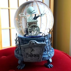Nightmare Before Christmas wind up snow globe